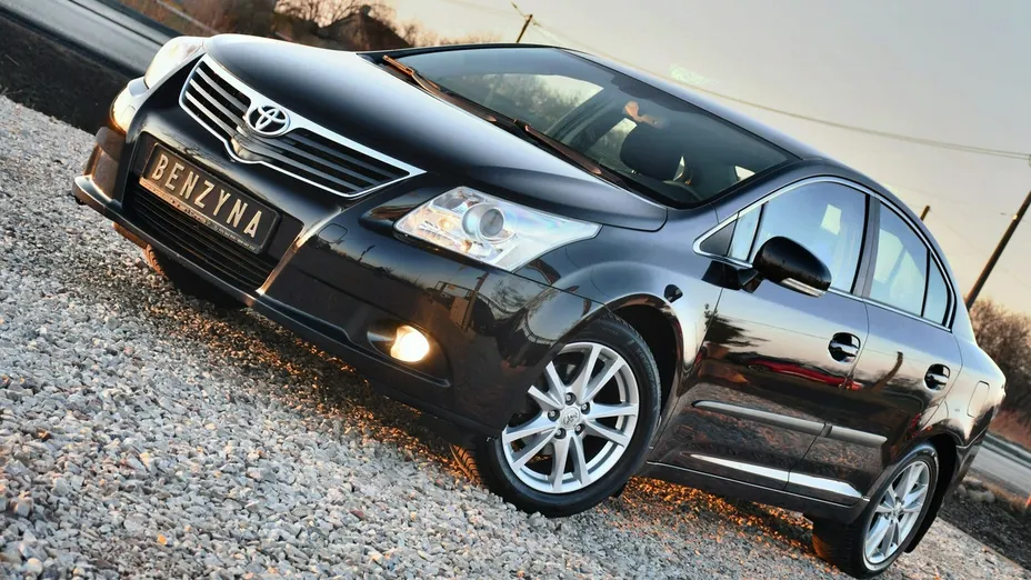 TOYOTA Avensis -