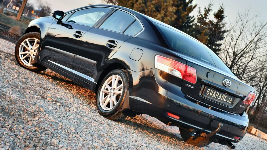 TOYOTA Avensis -