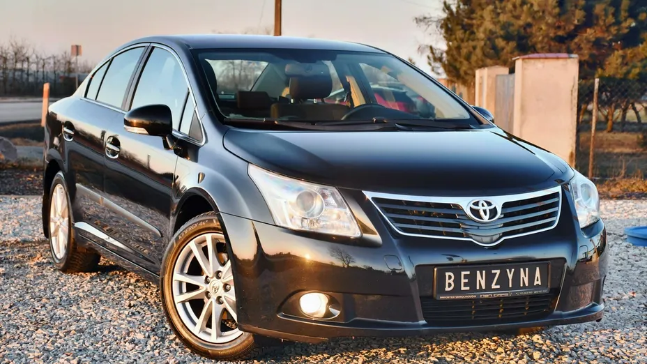 TOYOTA Avensis -