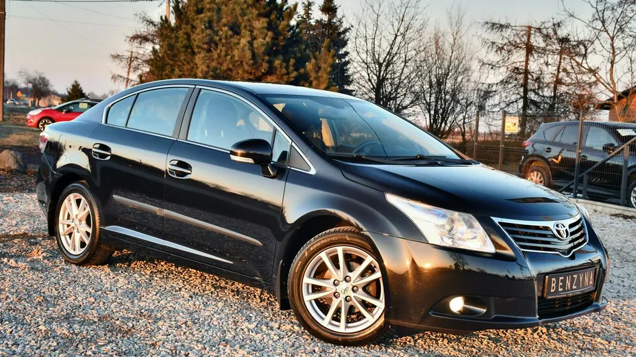 TOYOTA Avensis -