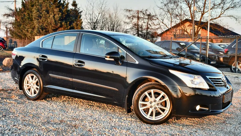 TOYOTA Avensis -
