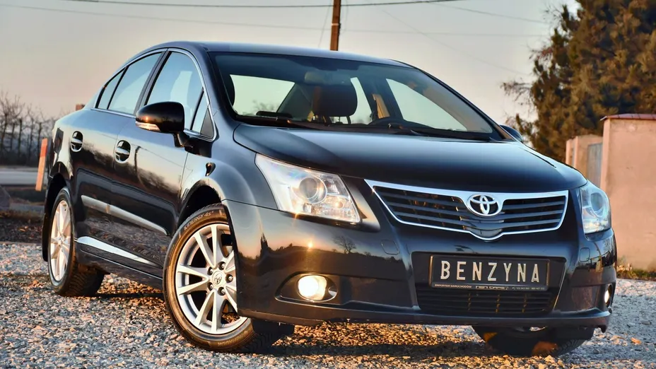 TOYOTA Avensis -
