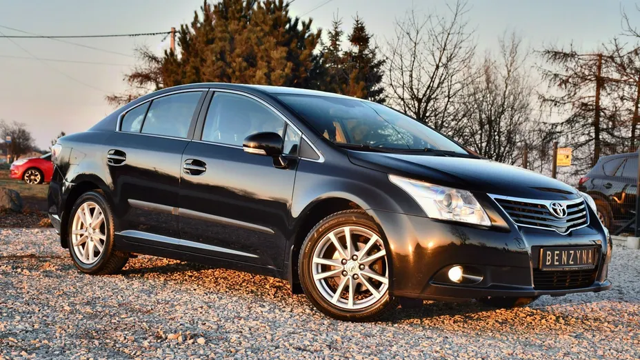 TOYOTA Avensis -