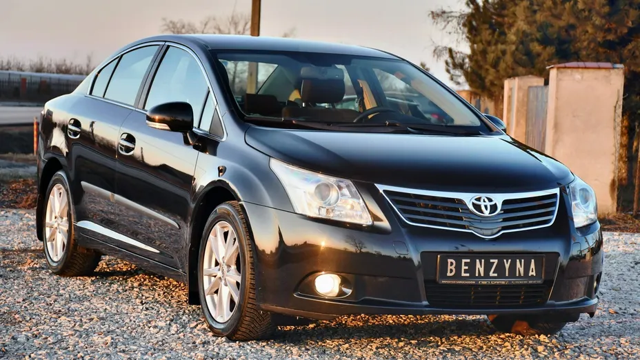 TOYOTA Avensis -