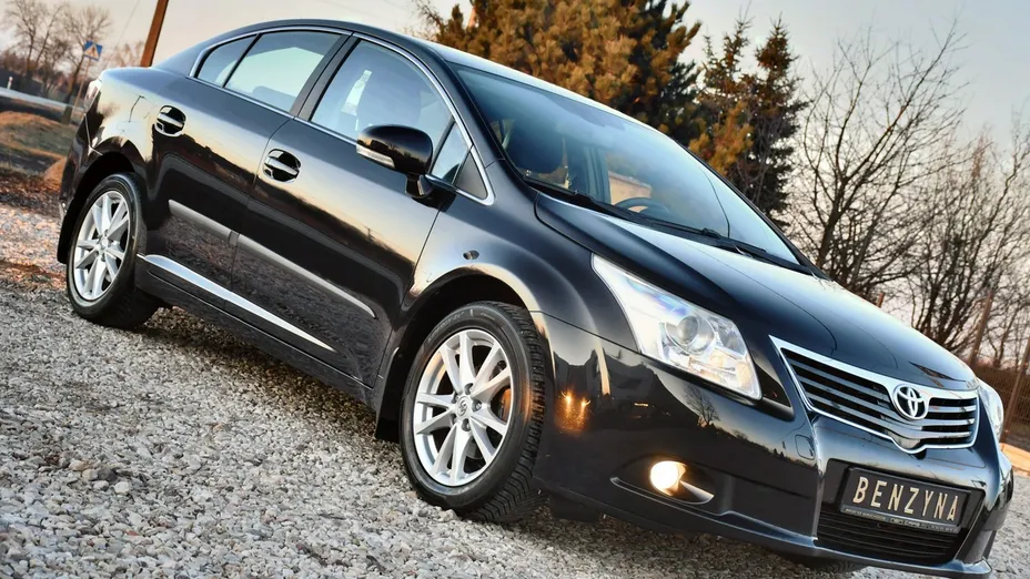 TOYOTA Avensis -