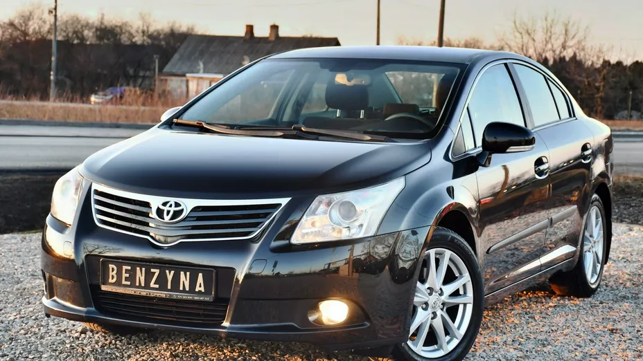 TOYOTA Avensis -