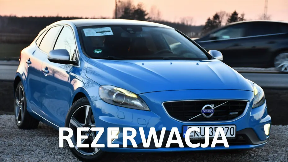 VOLVO V40 -