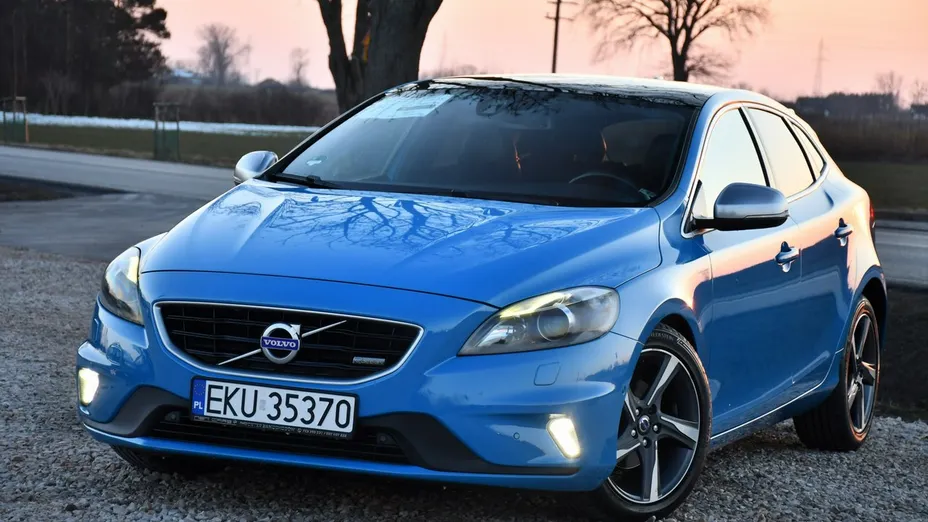 VOLVO V40 -