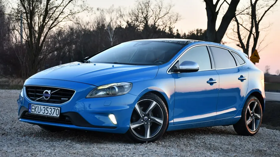 VOLVO V40 -
