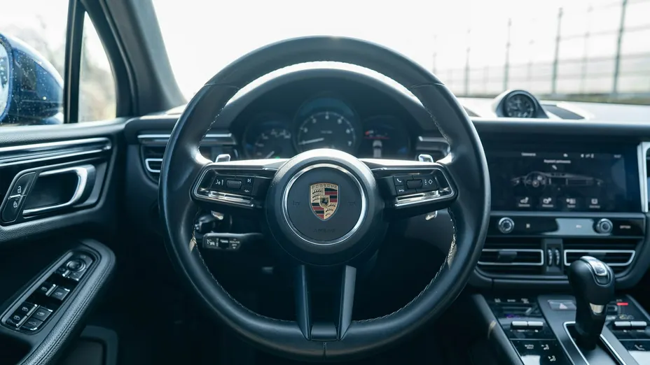 PORSCHE Macan -