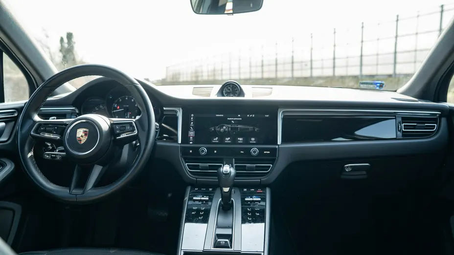 PORSCHE Macan -
