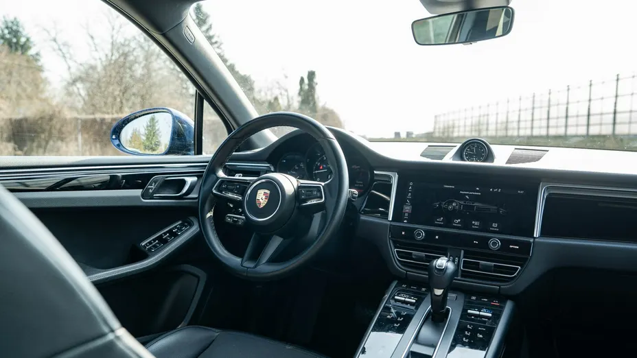 PORSCHE Macan -