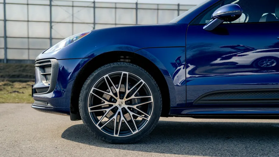 PORSCHE Macan -