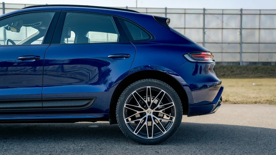 PORSCHE Macan -
