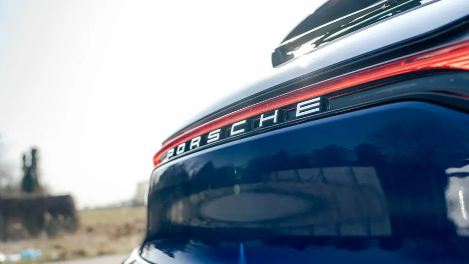 PORSCHE Macan -