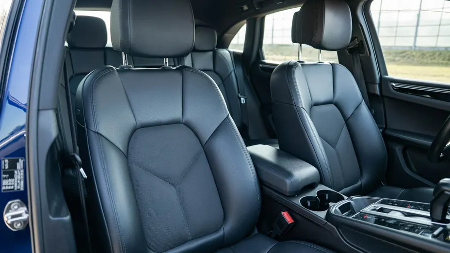 PORSCHE Macan -