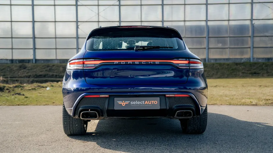 PORSCHE Macan -