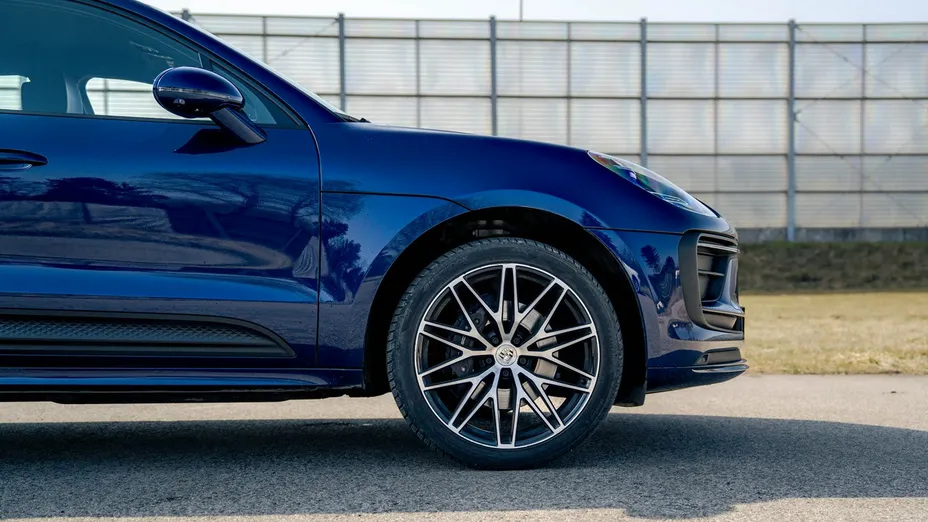 PORSCHE Macan -