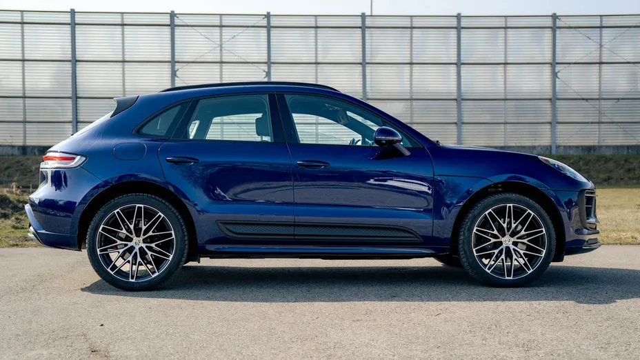 PORSCHE Macan -