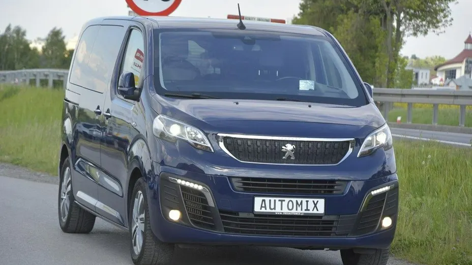 PEUGEOT Traveller -