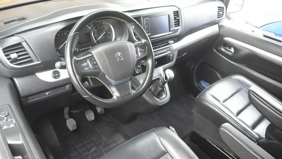 PEUGEOT Traveller -