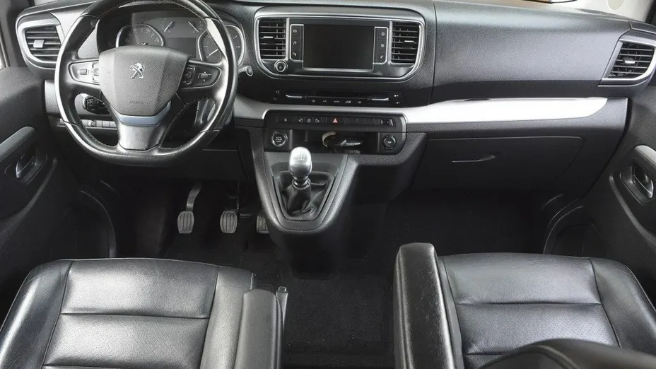 PEUGEOT Traveller -