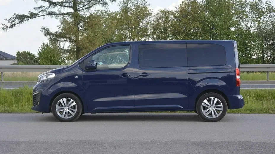 PEUGEOT Traveller -