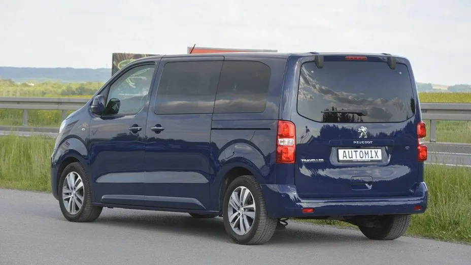PEUGEOT Traveller -