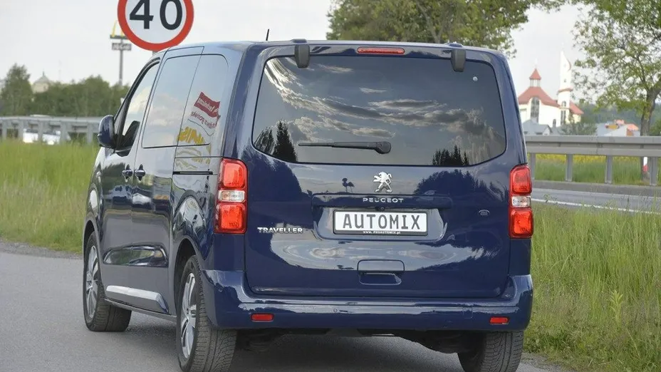PEUGEOT Traveller -