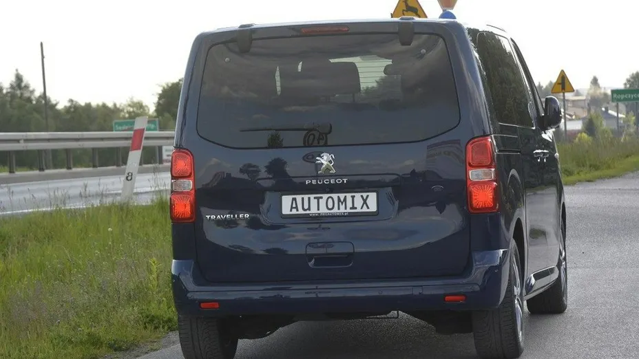 PEUGEOT Traveller -