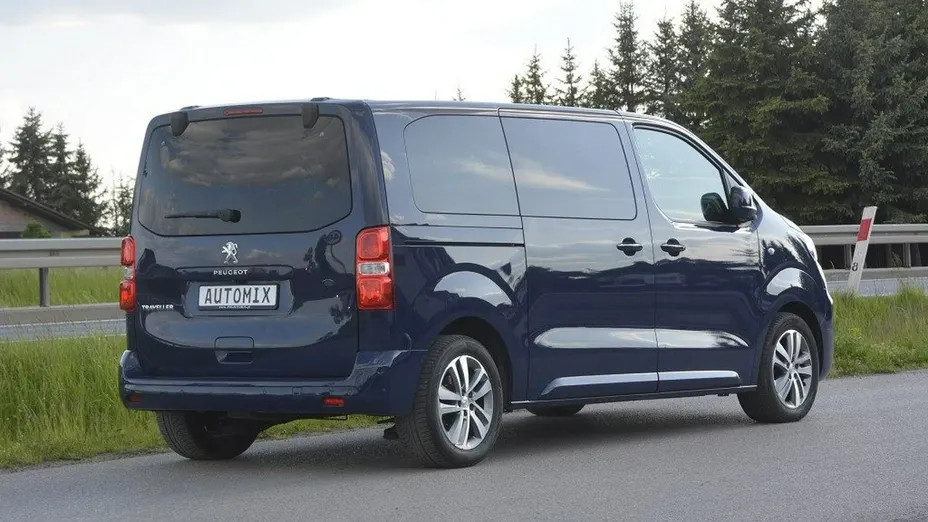 PEUGEOT Traveller -