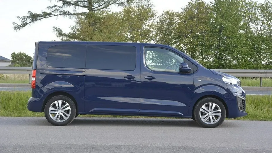 PEUGEOT Traveller -