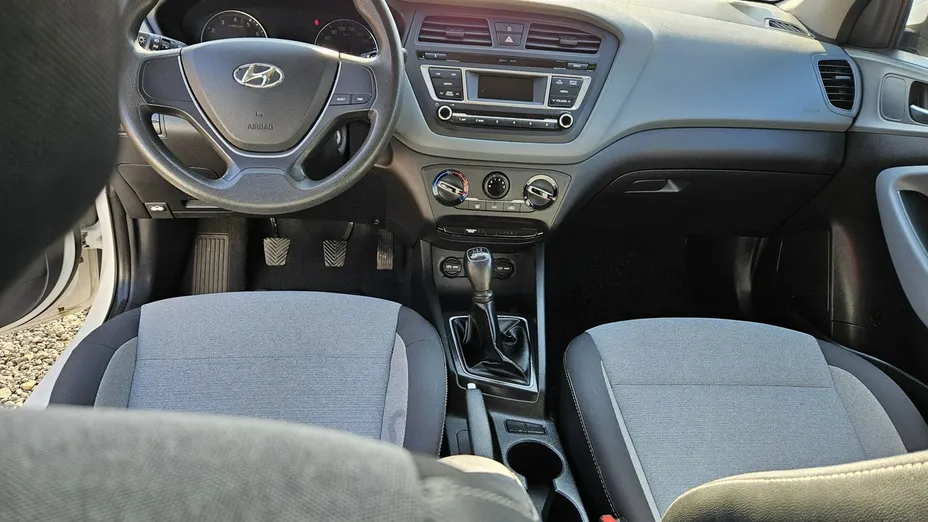 HYUNDAI i20 -