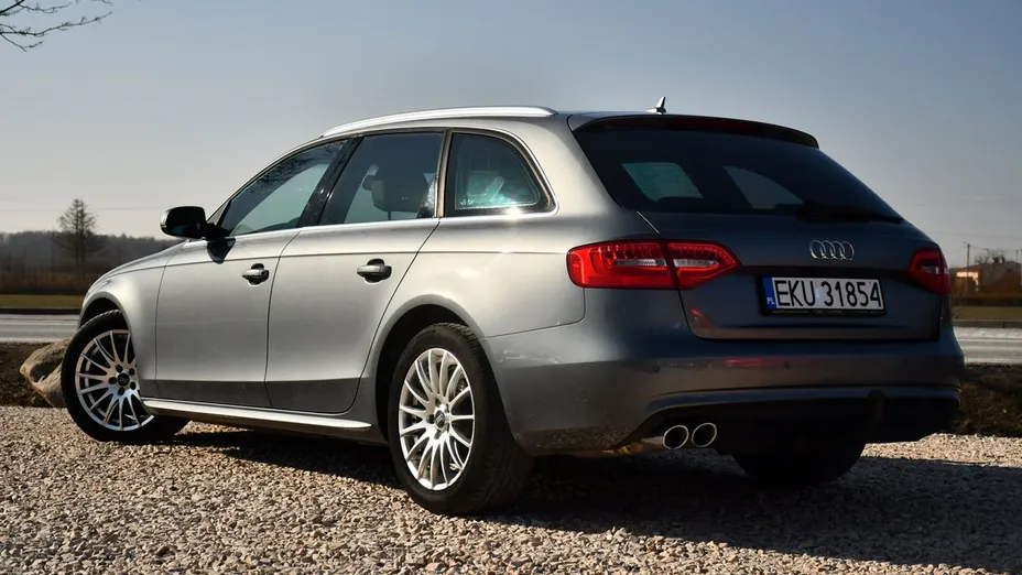 AUDI A4 -
