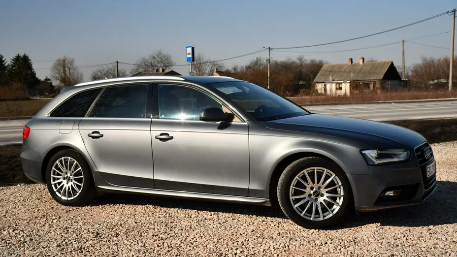 AUDI A4 -