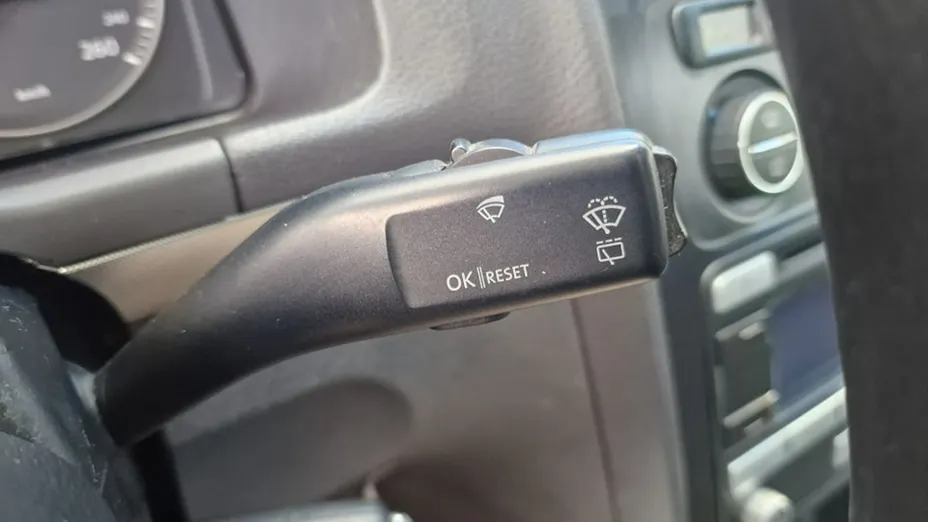 VOLKSWAGEN Touran -