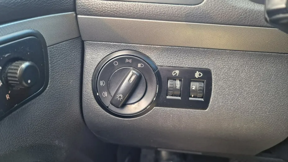 VOLKSWAGEN Touran -