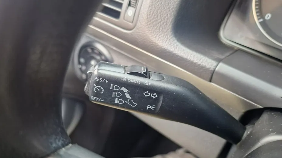 VOLKSWAGEN Touran -