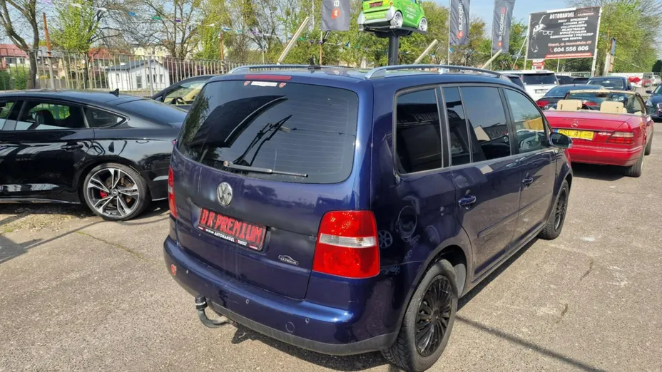 VOLKSWAGEN Touran -