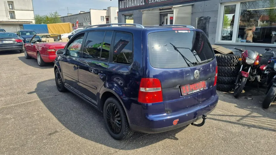 VOLKSWAGEN Touran -