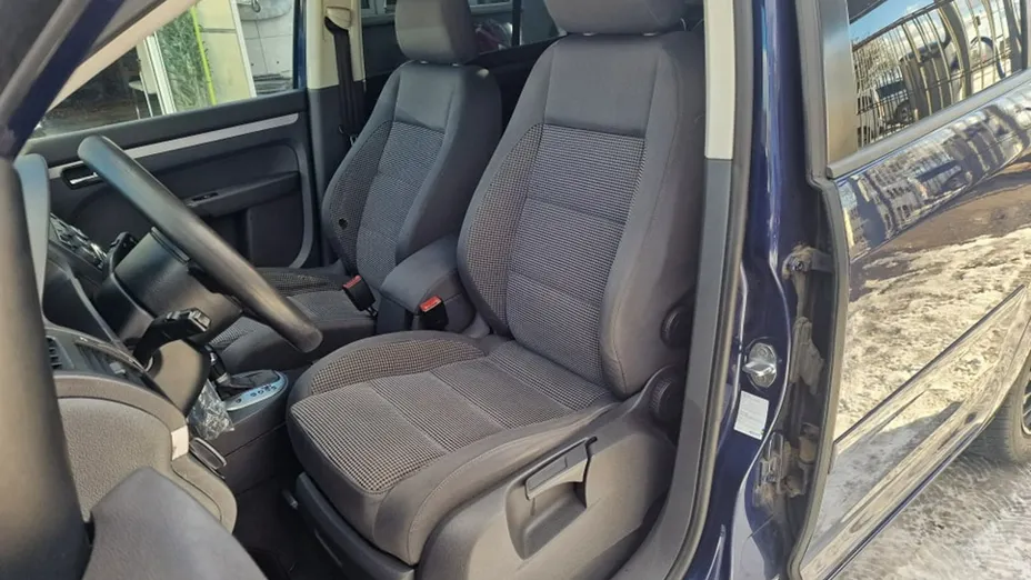 VOLKSWAGEN Touran -