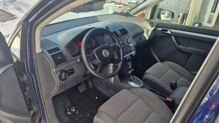 VOLKSWAGEN Touran -