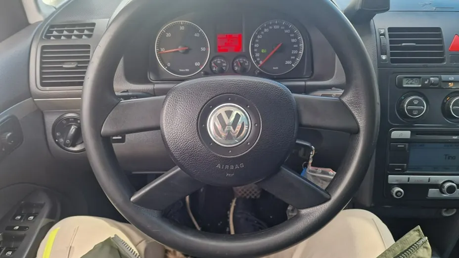 VOLKSWAGEN Touran -