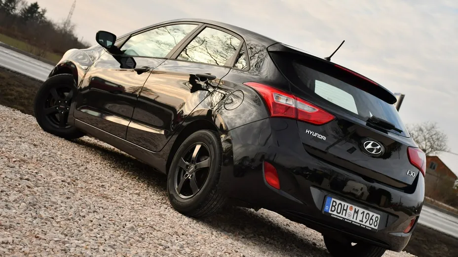 HYUNDAI i30 -