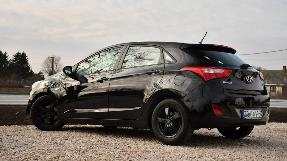 HYUNDAI i30 -