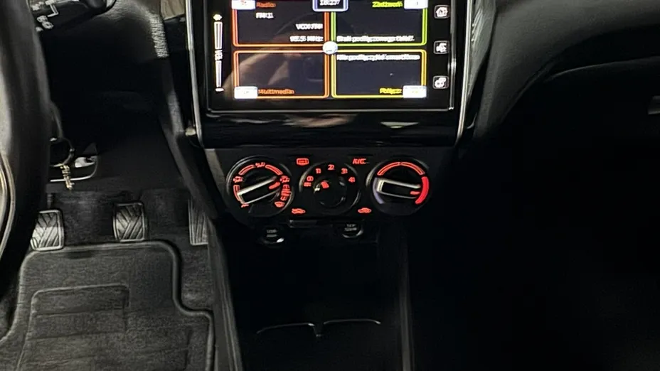 SUZUKI Swift -