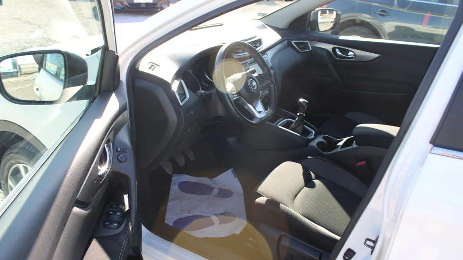 NISSAN Qashqai -