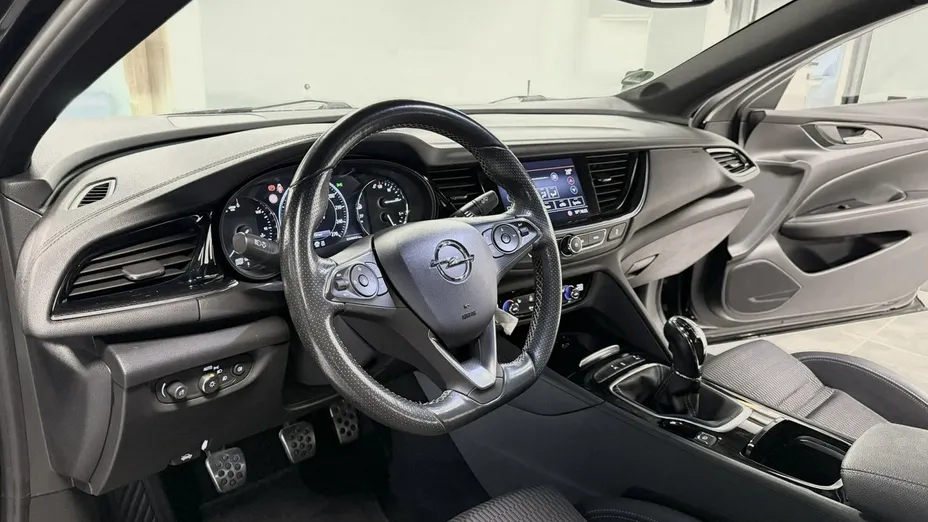 OPEL Insignia -