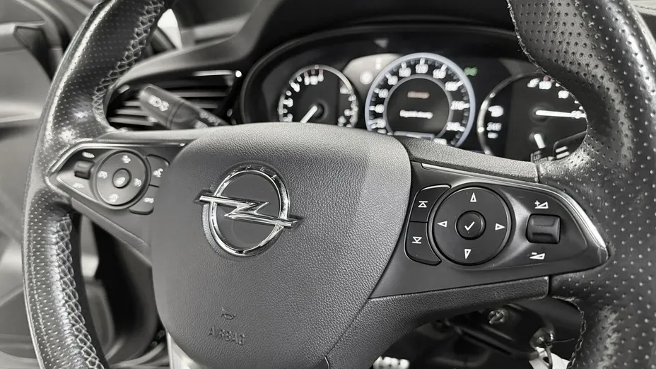 OPEL Insignia -