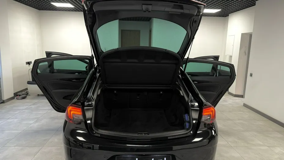 OPEL Insignia -